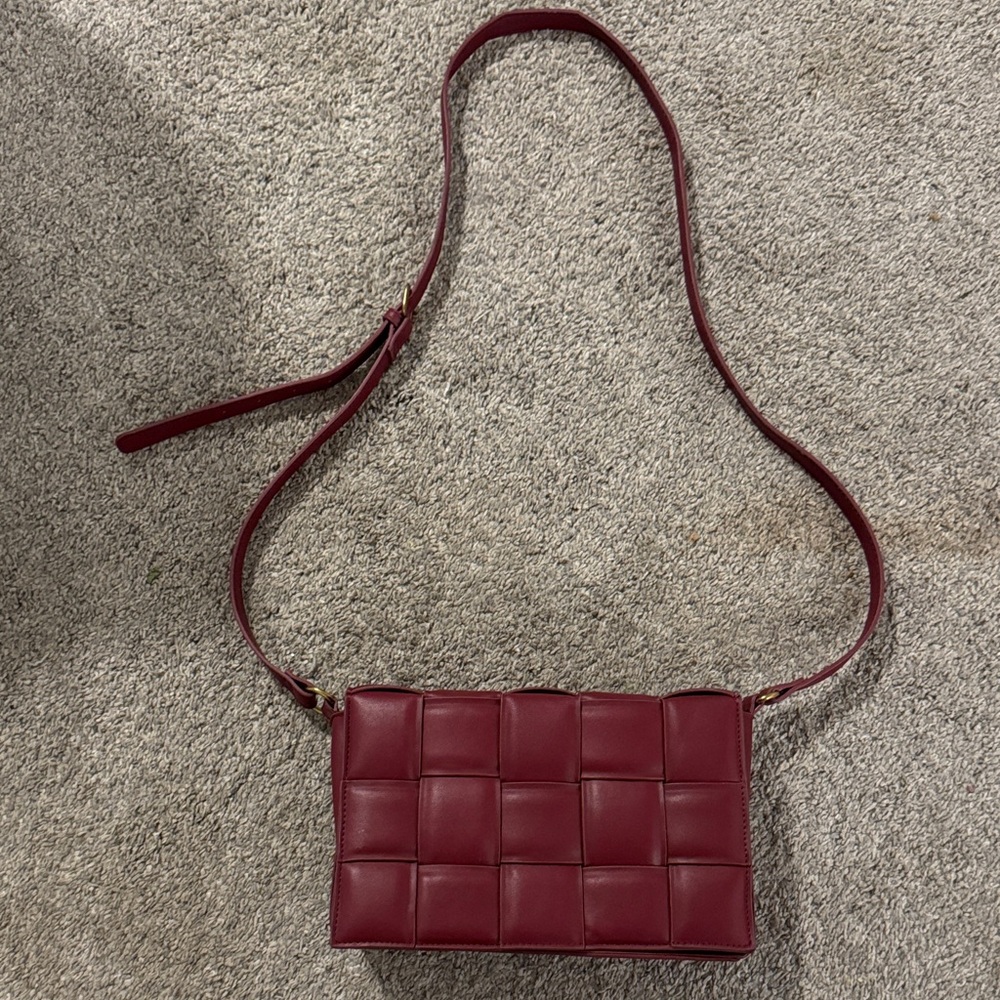 Chic Burgundy Crossbody Bag